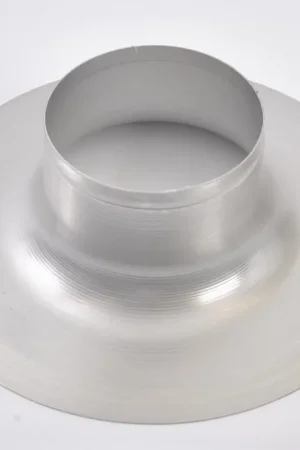 Zehnder aluminium doorvoer met plakrand voor montage van de pijpventilatoren KPM of RPM op een plat dak 440016000 Favoriet