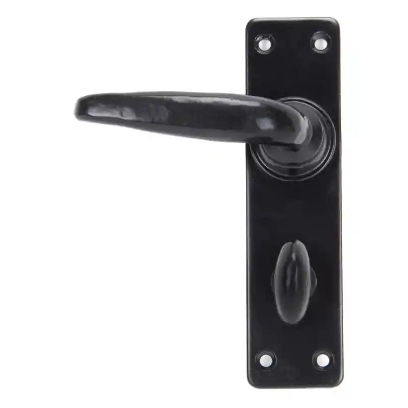 Koopje Wardlo deurkruk op schild 155x40mm WC57 smeedijzer zwart