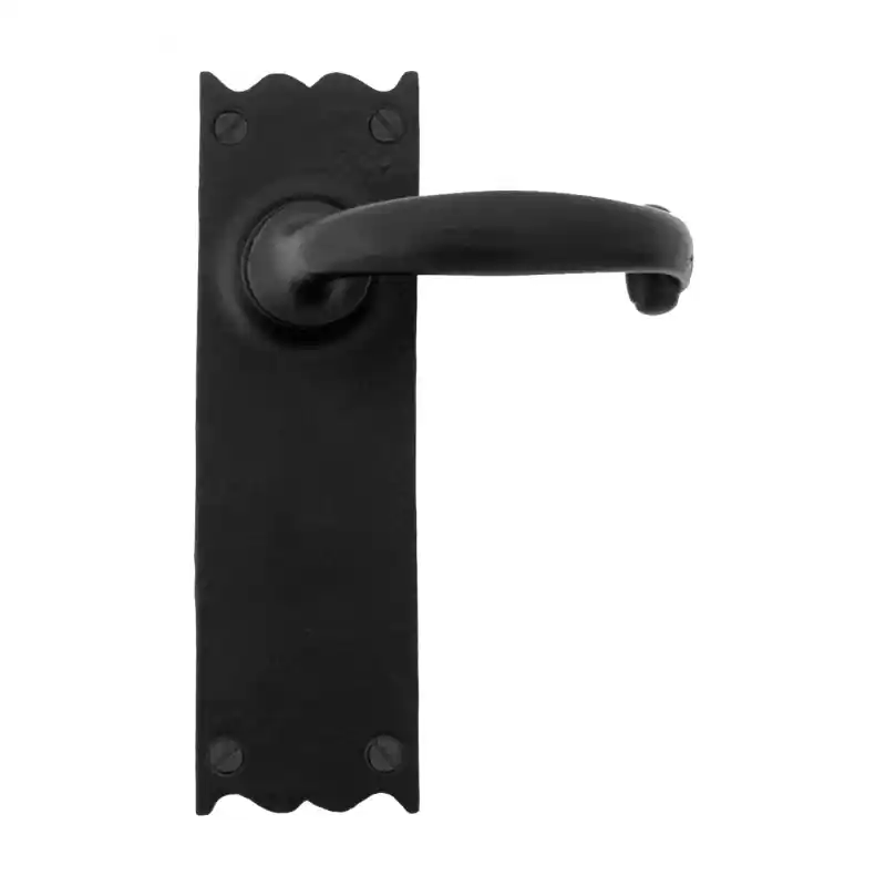 Op = Op Wardlo deurkruk op schild 167x50mm Blind smeedijzer zwart