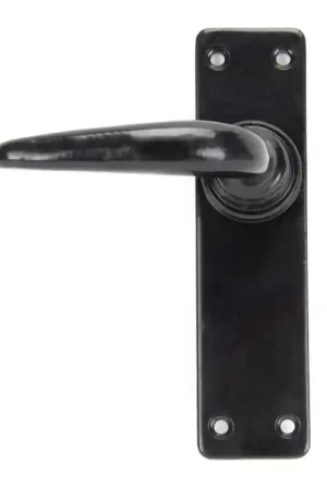 Wardlo deurkruk op schild 155x40mm Blind smeedijzer zwart Hoge Kwaliteit