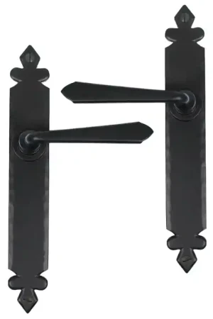 Gecertificeerd Wardlo deurkruk op schild 273x40mm Blind smeedijzer zwart