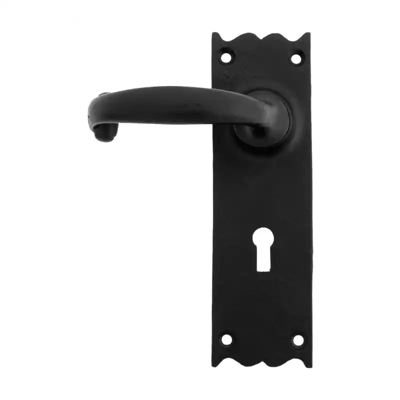 Koopje Wardlo deurkruk op schild 167x50mm BB57 smeedijzer zwart