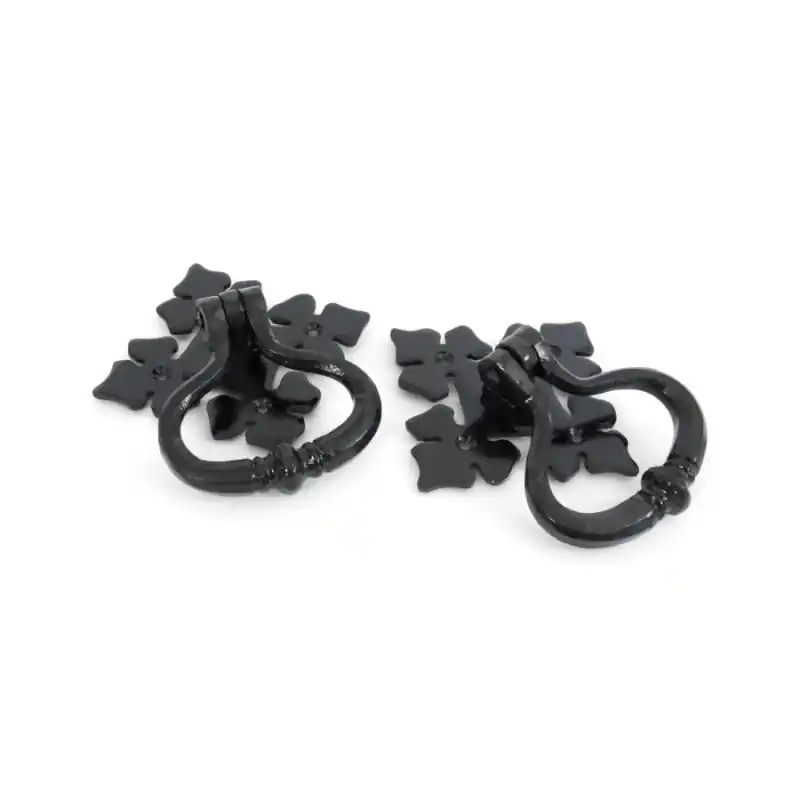 Wardlo luikring 95mm, op plaat 130mm smeedijzer zwart Merkproduct