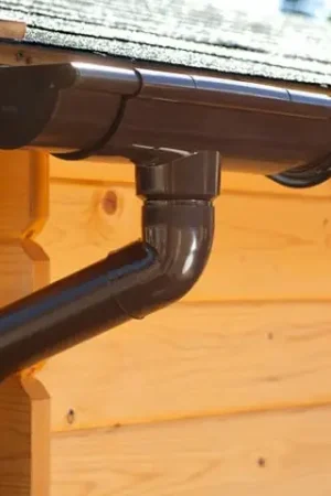 Tijdelijk Beschikbaar PVC Dakgoot Zadeldak E100 Bruin - Lengte 700-875 cm