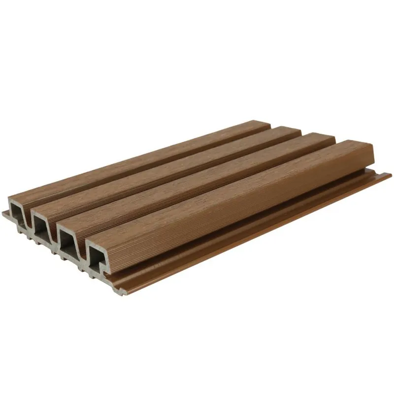 NewTechWood Castellation PRO35 gevelbekleding 390cm Laatste Kans