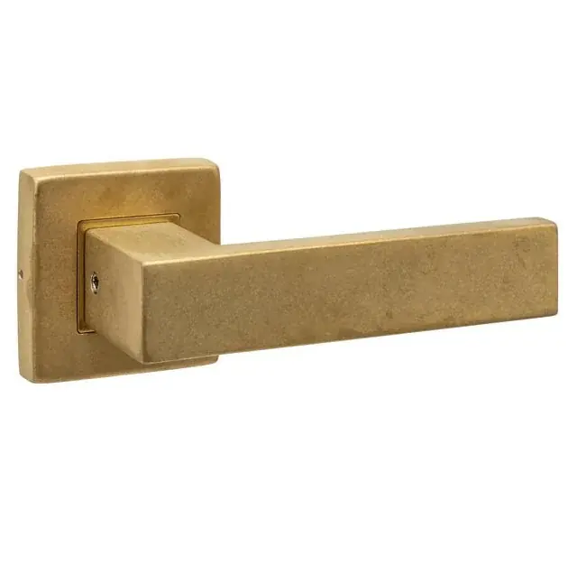 Op = Op Intersteel enkele deurklink Amsterdam op rozet verdekt 53x53x10mm PVD messing getrommeld