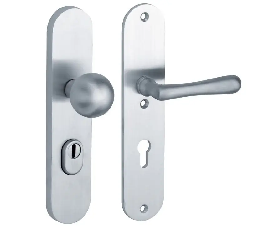 SKG3 PC72 knop/kruk op ovaal schild Linea rechts + kerntrekbeveiliging mat chroom Exclusieve Aanbieding