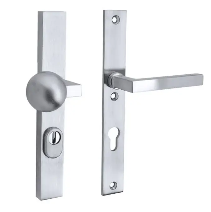 Favoriet SKG3 PC92 knop/kruk op smalschild Kare/Bauhaus rechts + kerntrekbeveiliging mat chroom