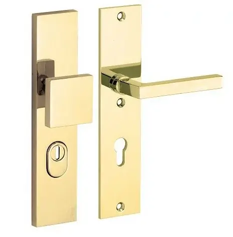 Koop Online SKG3 PC92 knop/kruk op schild Kare/Bauhaus rechts + kerntrekbeveiliging messing gelakt/messing PVD