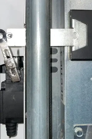 Shop Nu SecuMax Garagedeurbeveiliging signalerings switch t.b.v. Sectionaal slot